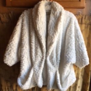 BEAUTIFUL WHITE FAUX FUR JACKET SZ L